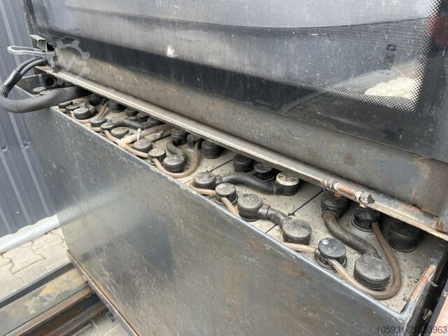 Empilhador retrátil Linde R16HD-01