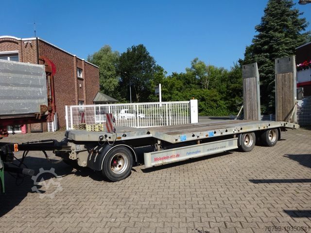Poluprikolica za niskopodni prevoz MÖSLEIN Tieflader Anhänger mit 3 Achsen und Rampen