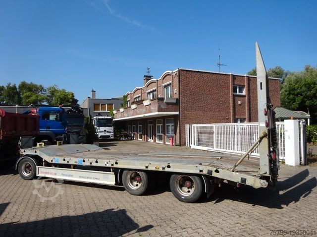 Poluprikolica za niskopodni prevoz MÖSLEIN Tieflader Anhänger mit 3 Achsen und Rampen