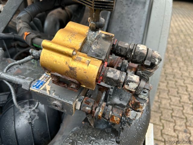 Āķa konteineru automašīna MERCEDES-BENZ 1824 Axor Abroller mit Schneeschild und Streuer