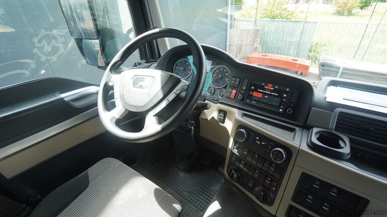 Volquete MAN TGS 49.460 10X8 TIPPER 309.000KM