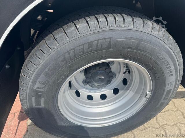 Truk derek bergerak Iveco Daily 70C18 Kran Hyva Pritsche 5 m