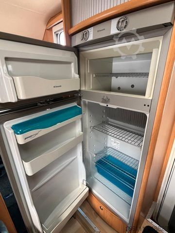 Τροχόσπιτο με προεξοχή (alcove) HOBBY AK 670 - Festbett -  - Solar - AHK