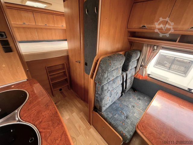 Τροχόσπιτο με προεξοχή (alcove) HOBBY AK 670 - Festbett -  - Solar - AHK