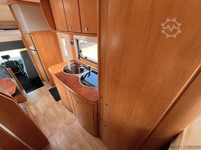 Τροχόσπιτο με προεξοχή (alcove) HOBBY AK 670 - Festbett -  - Solar - AHK