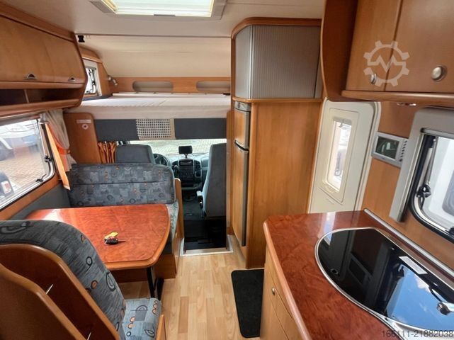 Τροχόσπιτο με προεξοχή (alcove) HOBBY AK 670 - Festbett -  - Solar - AHK