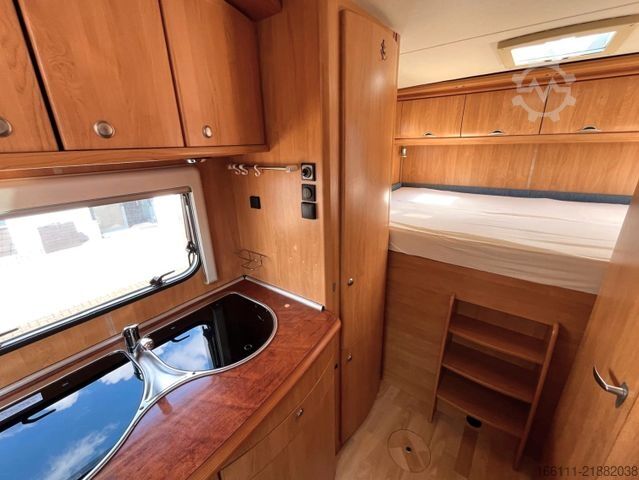 Τροχόσπιτο με προεξοχή (alcove) HOBBY AK 670 - Festbett -  - Solar - AHK
