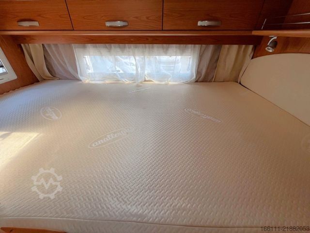 Τροχόσπιτο με προεξοχή (alcove) RIMOR Family 106 - Festbett - Automatik -