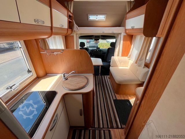 Τροχόσπιτο με προεξοχή (alcove) RIMOR Family 106 - Festbett - Automatik -