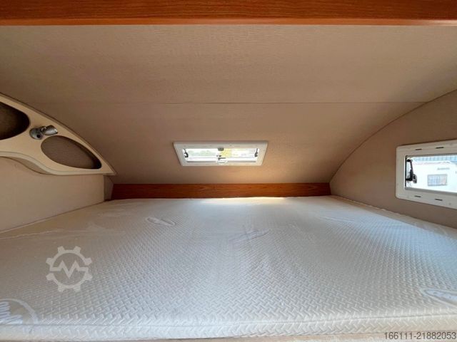 Τροχόσπιτο με προεξοχή (alcove) RIMOR Family 106 - Festbett - Automatik -