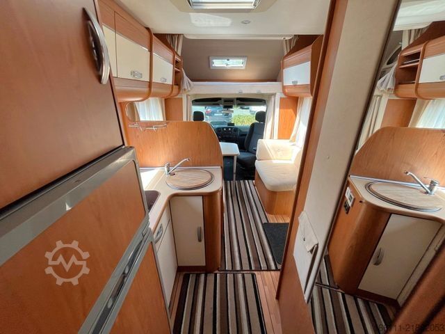 Τροχόσπιτο με προεξοχή (alcove) RIMOR Family 106 - Festbett - Automatik -