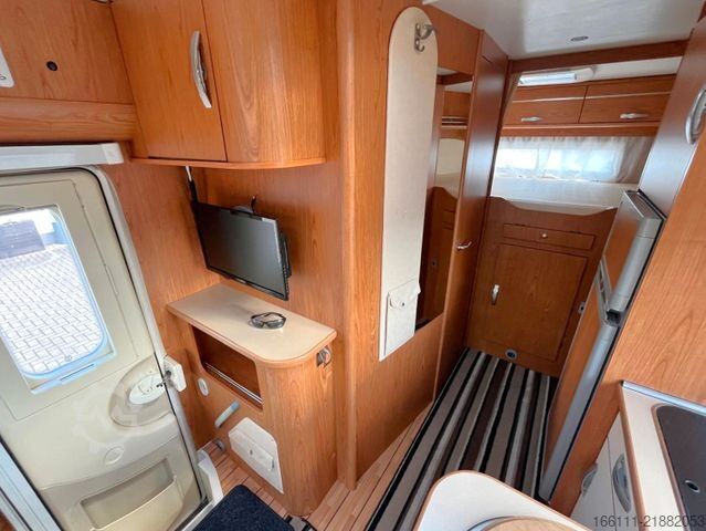 Τροχόσπιτο με προεξοχή (alcove) RIMOR Family 106 - Festbett - Automatik -