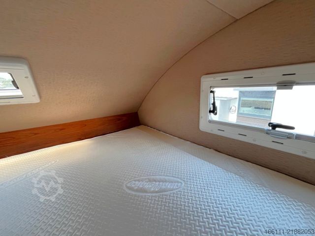 Τροχόσπιτο με προεξοχή (alcove) RIMOR Family 106 - Festbett - Automatik -