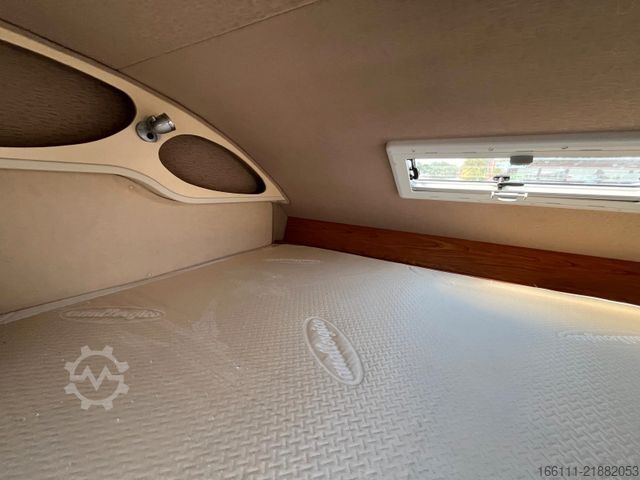Τροχόσπιτο με προεξοχή (alcove) RIMOR Family 106 - Festbett - Automatik -