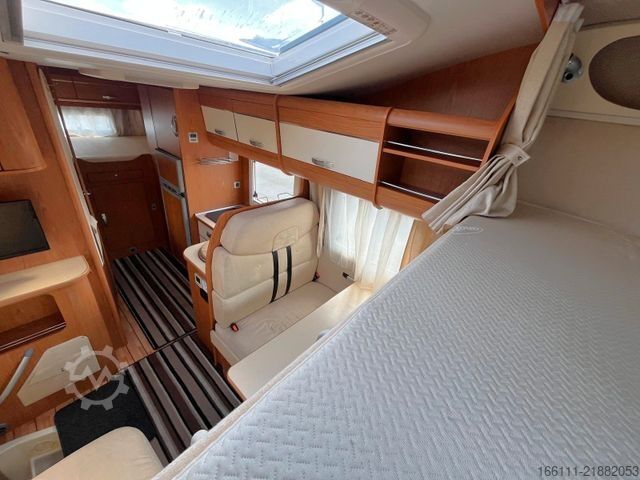 Τροχόσπιτο με προεξοχή (alcove) RIMOR Family 106 - Festbett - Automatik -