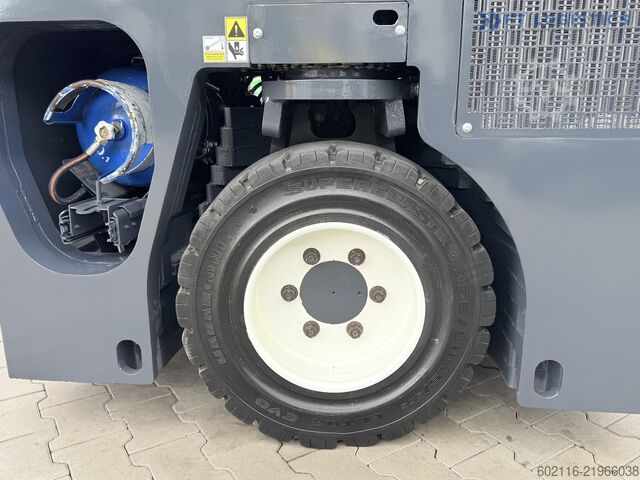 Keturs kryptimis krautuvas Combilift CB4000 TRIPLEX 5200 FREE-LIFT POSITIONER