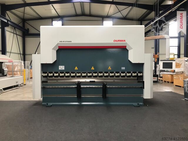 SPECIAL ACTION Press brake with 4 axes 