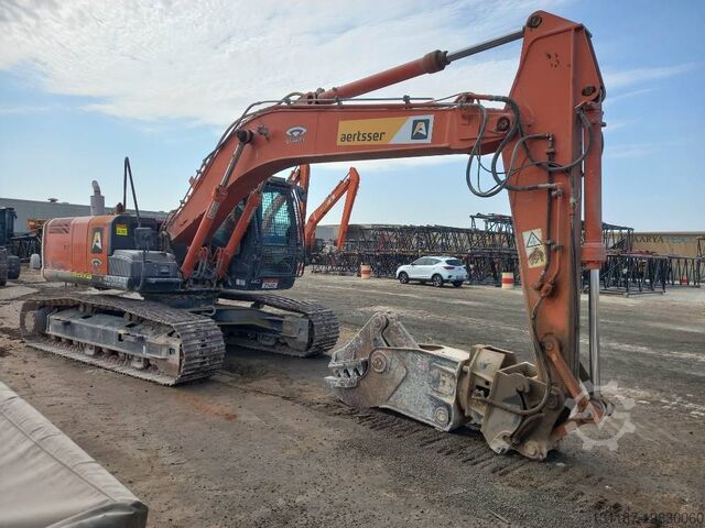 Máy xúc bánh xích Hitachi ZX220LC (Abu Dhabi)