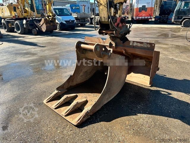 Jentolak beroda KOMATSU PW160 Mobilbagger inkl Schwenklöffel,Tieflöffel