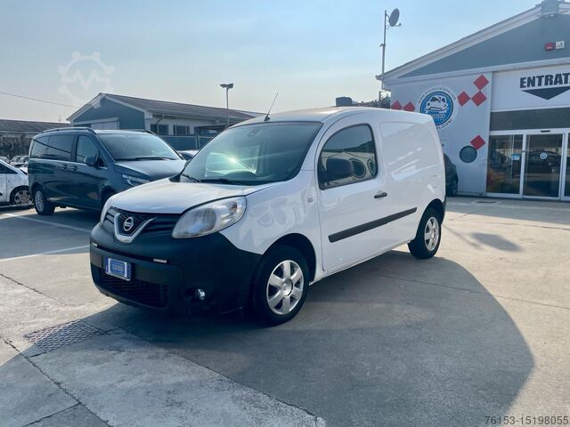 Lieferwagen Nissan NV 250