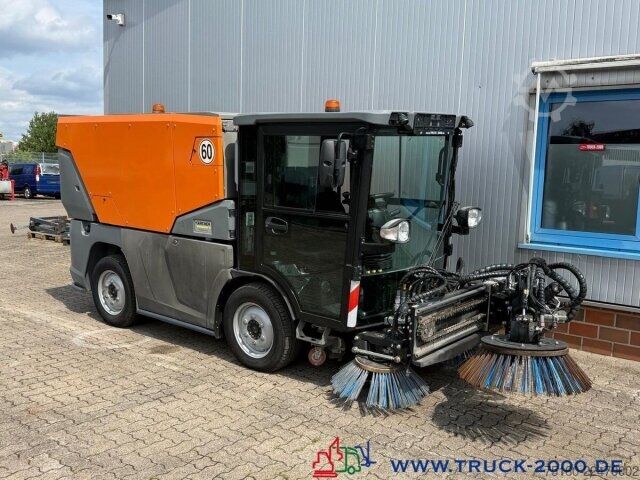 Sapu jalan Kärcher Kärcher MC250 3Besen 60Km/h Wasserrecycling Sys.