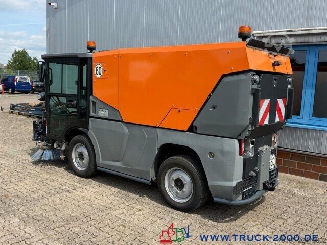 Sapu jalan Kärcher Kärcher MC250 3Besen 60Km/h Wasserrecycling Sys.