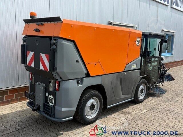 Sapu jalan Kärcher Kärcher MC250 3Besen 60Km/h Wasserrecycling Sys.