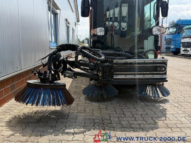 Sapu jalan Kärcher Kärcher MC250 3Besen 60Km/h Wasserrecycling Sys.
