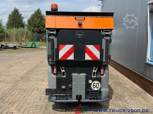 Sapu jalan Kärcher Kärcher MC250 3Besen 60Km/h Wasserrecycling Sys.