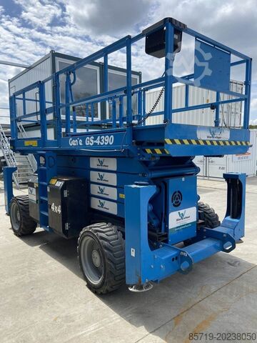 Pont élévateur à ciseaux Genie GS4390RT (3214)