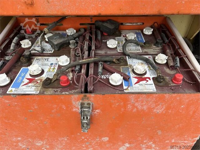 Ascensor cu foarfecă JLG 4069 LE (3524)