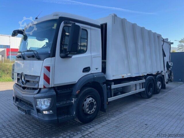 Camion à ordures Mercedes-Benz 2533 Antos 6x2 Faun Vario 524
