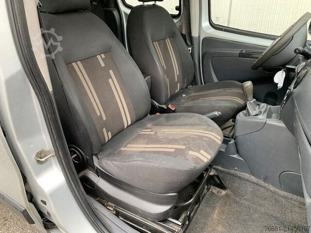 Compacte bestelwagen FIAT Fiorino Combi 4 posti - Autocarro -