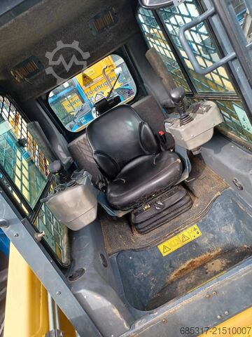 รถตักขนาดกะทัดรัด Gehl RT 175