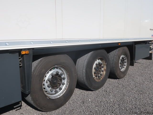 Poluprikolica hladnjača Schmitz Cargobull SKO 24 Bi- / Multitemp Vector 1950 mt  Doppelstock