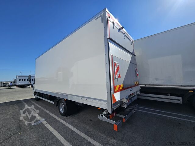 Kassevogn DAF XB 230 FA 12 t furgonato con sponda