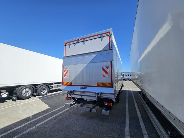Kassevogn DAF XB 230 FA 12 t furgonato con sponda