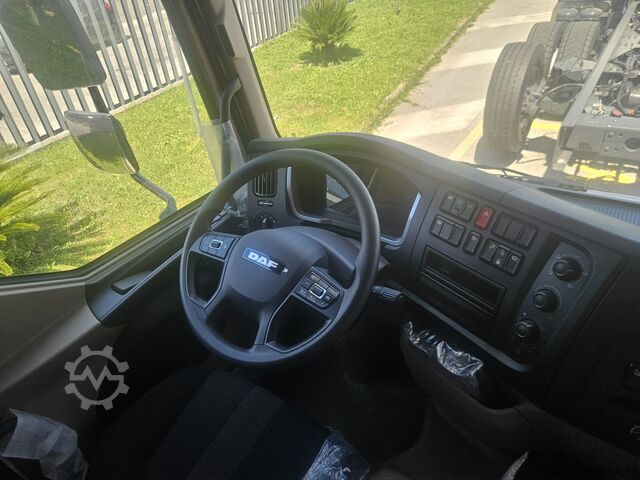 Kassevogn DAF XB 230 FA 12 t furgonato con sponda