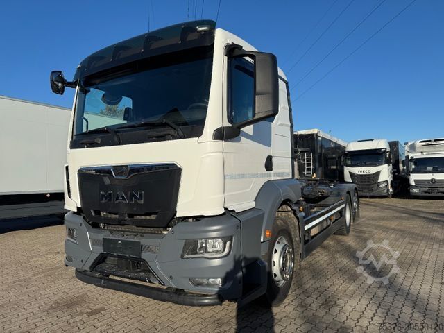 משאית מנוף מעלית מכולות (roll-off) MAN TGS 26.470 MEILLER RS21.70