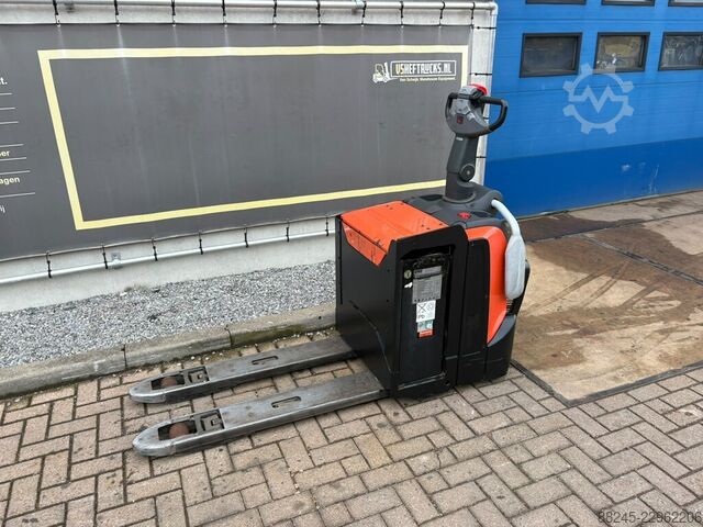 VS-23157 Elektrische meerijd palletwagen BT LPE200 BT LPE200