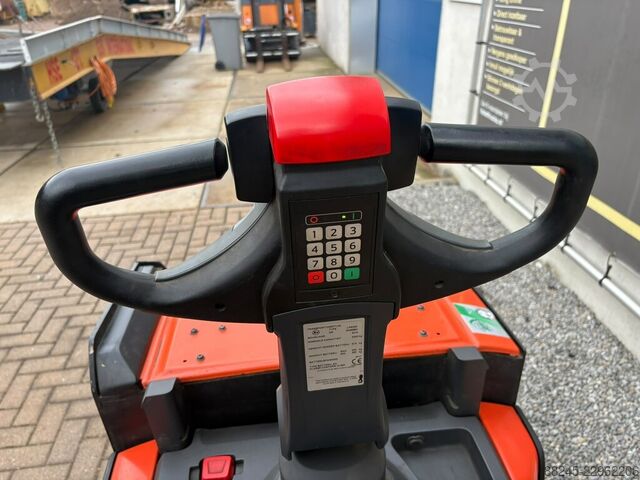 VS-23157 Elektrische meerijd palletwagen BT LPE200 BT LPE200