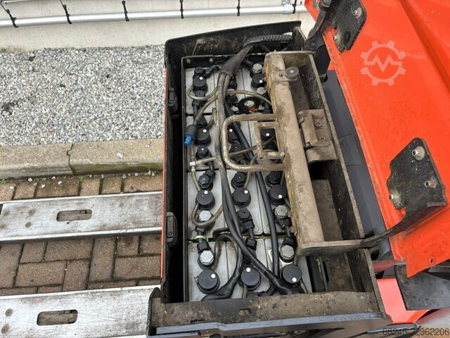 VS-23157 Elektrische meerijd palletwagen BT LPE200 BT LPE200