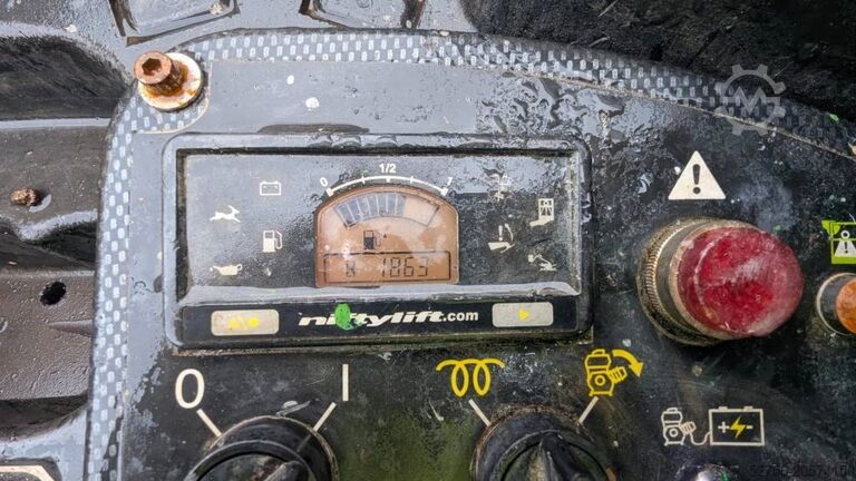 Nền tảng làm việc bằng kính thiên văn có khớp nối Niftylift (BS2191) HR21 Hybrid