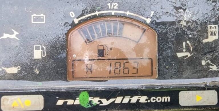 Nền tảng làm việc bằng kính thiên văn có khớp nối Niftylift (BS2191) HR21 Hybrid