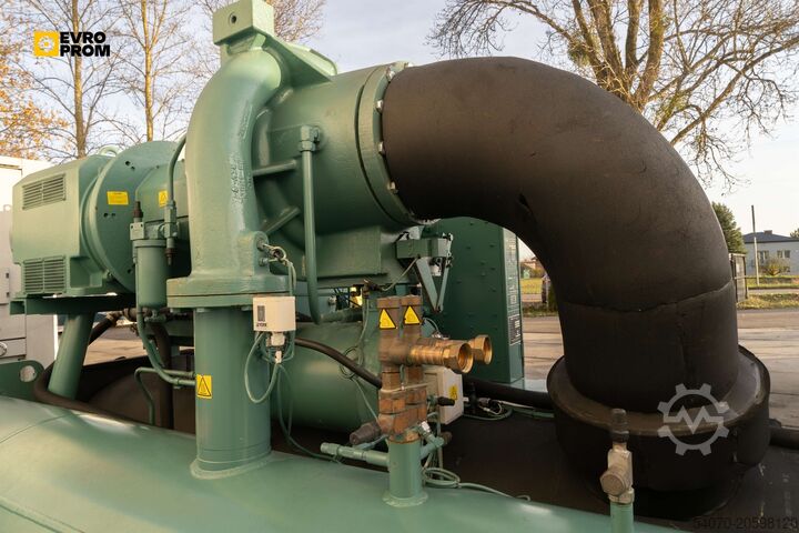 Chiller Used Watercooled chiller York YK CG CF Q7 5CI F 2000 kW. 2005 yom