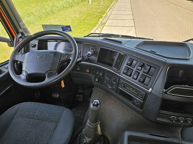带驾驶室的底盘 VOLVO FM 11.330 6X2 MANUAL WB460