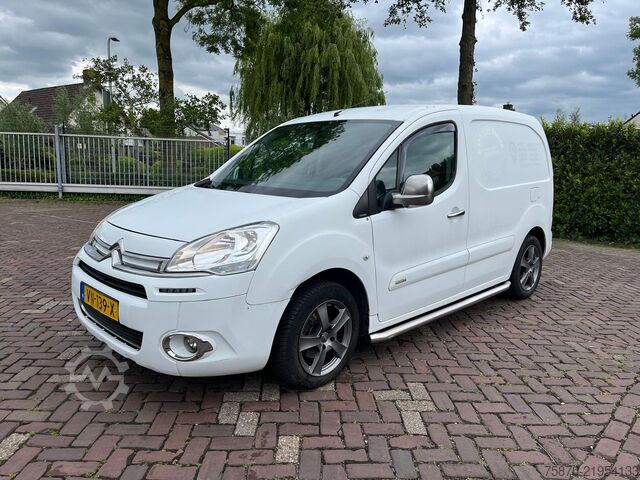 Leveransbil med dubbelhytt Citroën Berlingo Zonder APK