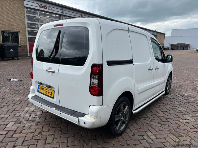 Leveransbil med dubbelhytt Citroën Berlingo Zonder APK