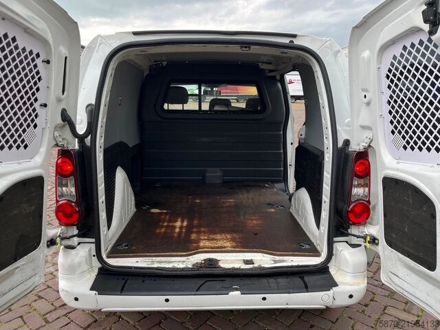 Leveransbil med dubbelhytt Citroën Berlingo Zonder APK