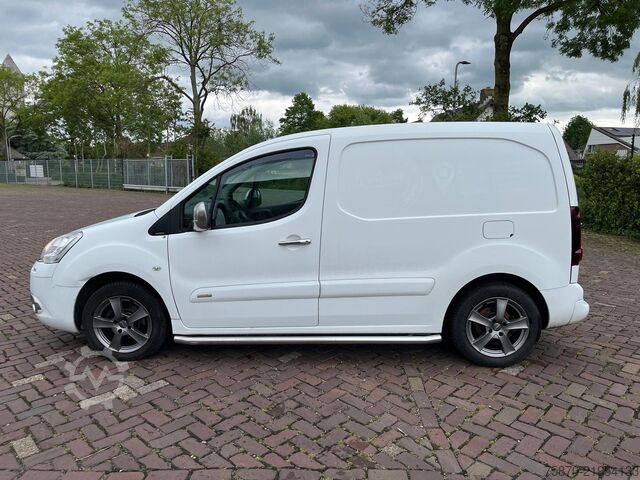 Leveransbil med dubbelhytt Citroën Berlingo Zonder APK